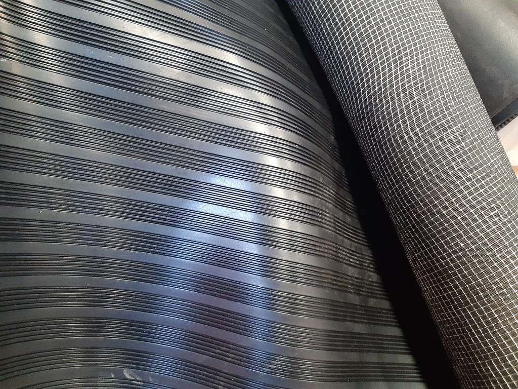 M2 ALFOMBRA RAYADA 3 MM 1000