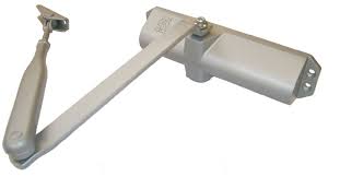 [FPU0046] CIERRAPUERTAS CF PLATA COMPLETO